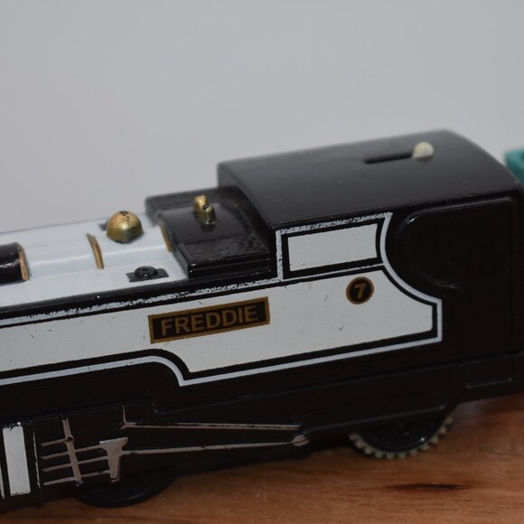 Freddie Trackmaster - Thomas & Friends Motorized Engine Train w/ Cargo Car 2013 - Picture 4 of 9